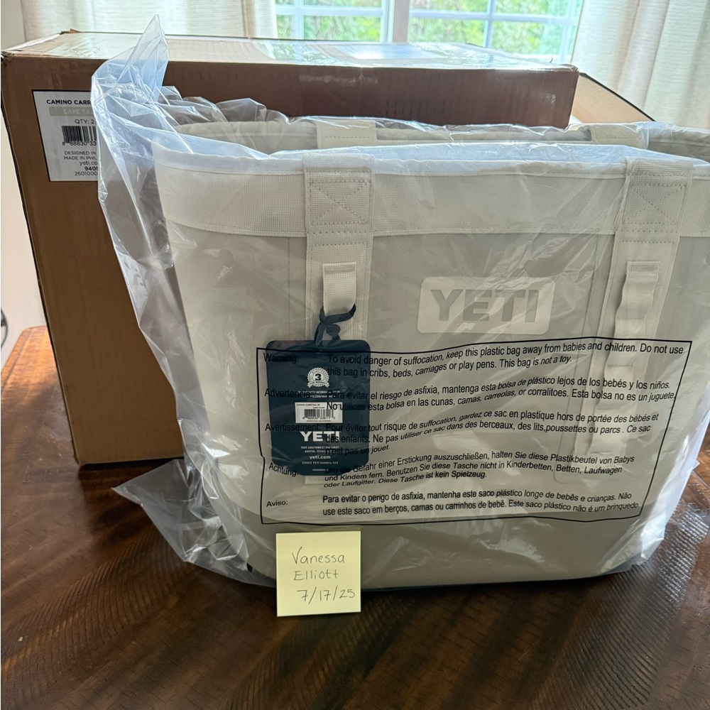 YETI 35 CARRYALL TOTE BAG  *BRAND NEW WITH TAGS IN BOX*